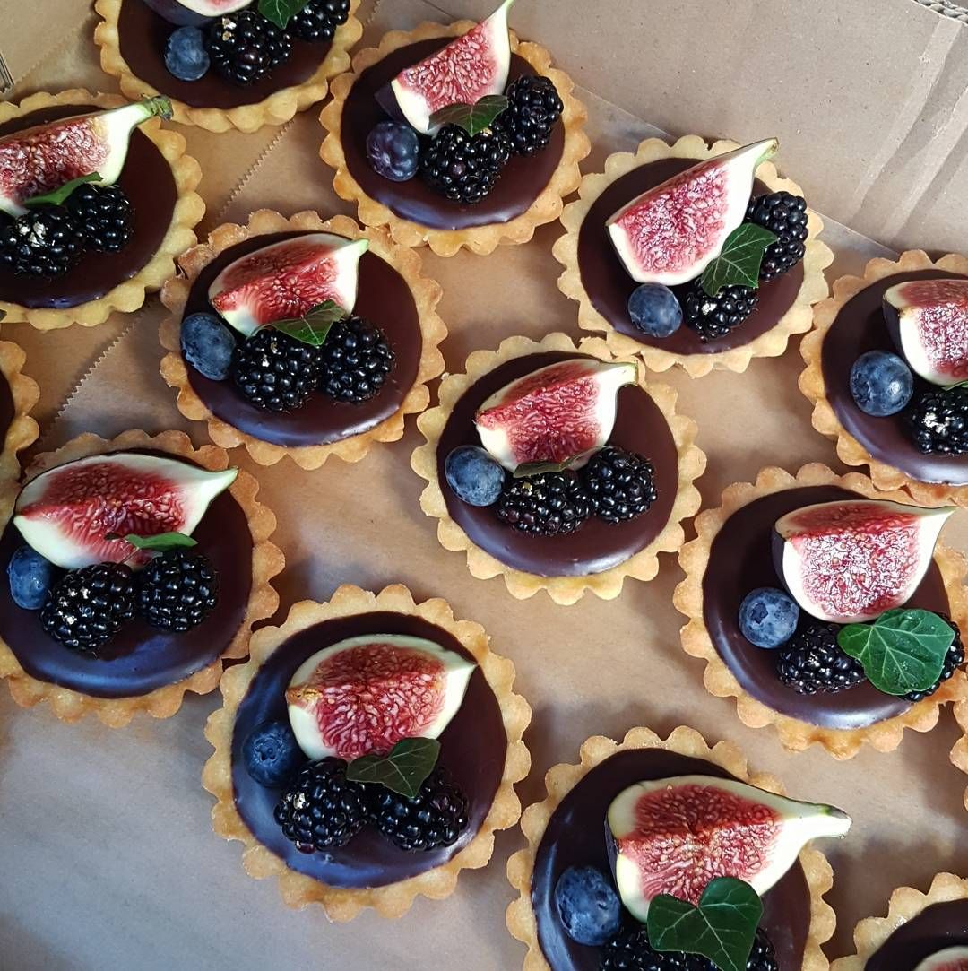 Mini Chocolate fruit tart